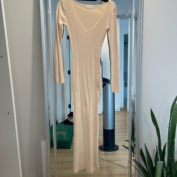 Meshki Size S cream maxi dress. - Picture 2 of 5